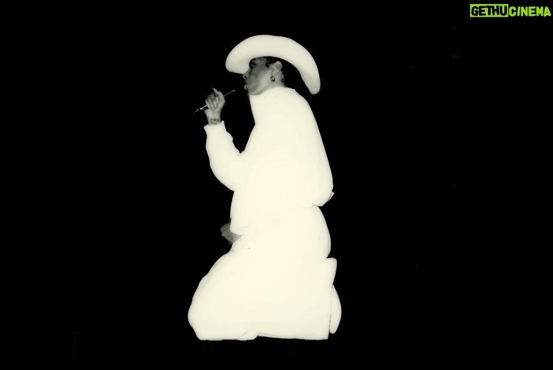 Solange Instagram - In Service to Whom (2023) 84 minutes A four-act performance Sound, Video projection, Scenography, Archival Collection 24 screens, 4 channels VOLUME 2023 – Art Gallery of New South Wales As I contemplate the evolution and maturation of my artistry, “In Service To Whom” was developed around constructing new narratives surrounding my body, the posture of rest, protection from the gaze, and speaks to a reemergence into the world of everyday life following periods of personal incubation and self-revitalization. The piece featured a sound piece featuring artist Autumn Knight and premiered “Not Necessarily In Arms Reach, Music for Two Tubas ” and “If the Promise is Large” for solo cello and double bass. View a galley + full credits on www.saintheron.com Special Thanks to: Jonathan Wilson, Clare Eardley, Melissa Burnet Rice Photography: @ib.hasa.n