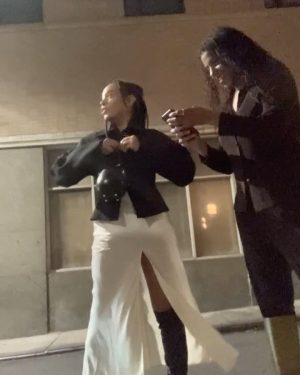 Solange Instagram - @cancersznisforever !!! 🎂
S/o all the black women who lift me up and bring me joy every day ! 

🛐All I want for my birthday is to give gratitude that God chose me to be black and woman, and to bump Yes Sirrr like 4, 5 times in a hot tub w my frennnns…🥂

I love yallllllll