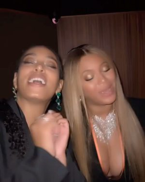 Solange Instagram - @cancersznisforever !!! 🎂
S/o all the black women who lift me up and bring me joy every day ! 

🛐All I want for my birthday is to give gratitude that God chose me to be black and woman, and to bump Yes Sirrr like 4, 5 times in a hot tub w my frennnns…🥂

I love yallllllll