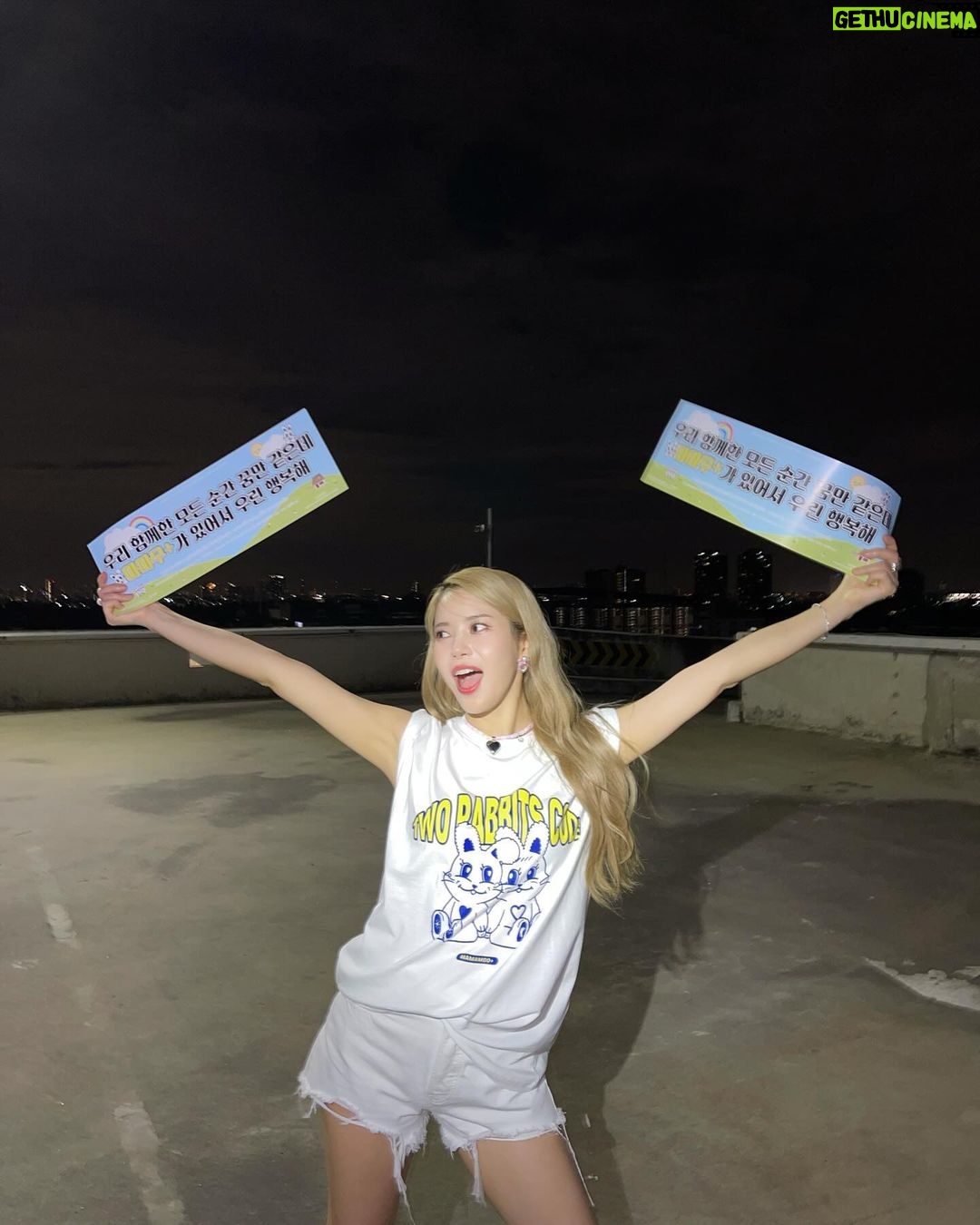 Solar Instagram - MAMAMOO+ in THAILAND🇹🇭❤️💙 태국무무들 노래 왜 잘해?🤭