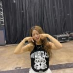 Solar Instagram - 마마무플러스 팬콘서트 Two Rabbits Code가 이제 막을 내리네요. 별이랑 둘이 무무들에게 어떻게 하면 좀 더 다가갈 수 있을까 고민하며,팬콘서트를 준비했는데 이렇게 많은 무무들이 함께해줘서 너무나 행복했습니다. 마지막은 항상 슬픈데(지금도 조금 슬픔ㅠ) 마지막 아닌 거 알죠?☺️ 무무들이 기다려주시는만큼 더 멋지게! 돌아올게요❤️ 그리고, 함께한 모든 스텝분들께도 너무나!!!고생하셨고 감사합니다! 우리 무무들이 역시 최고다👍🏼