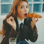 Solar Instagram - 2024 달력 한 번 가보자고✊🏼✊🏼✊🏼