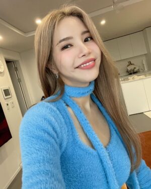 Solar Instagram - 심야괴담회와 함께 셀카ㅋㅋ