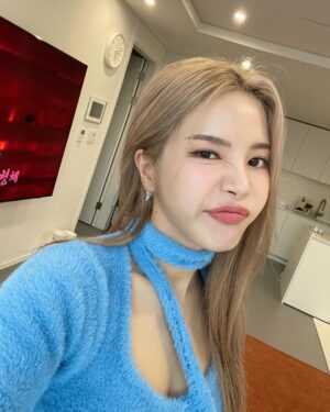 Solar Instagram - 심야괴담회와 함께 셀카ㅋㅋ