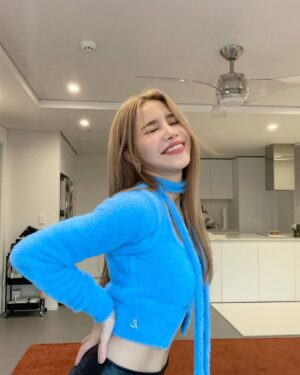Solar Instagram - 심야괴담회와 함께 셀카ㅋㅋ