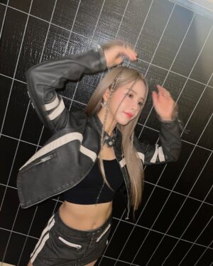 Solar Instagram - 폴란드 좋았다🫶🏼