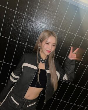 Solar Instagram - 폴란드 좋았다🫶🏼