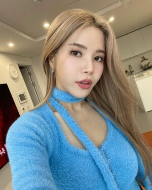Solar Instagram - 심야괴담회와 함께 셀카ㅋㅋ