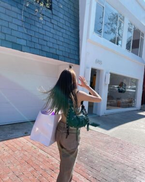 Solar Instagram - LA까지❤️
마마무 첫 미주투어에서 무무들의 큰 사랑과 에너지 많이 받았어요. 너무 감사하고 소중한 시간들 잊지 않을게요🫶🏼 갈 때 되니까 너무 아쉽네😫