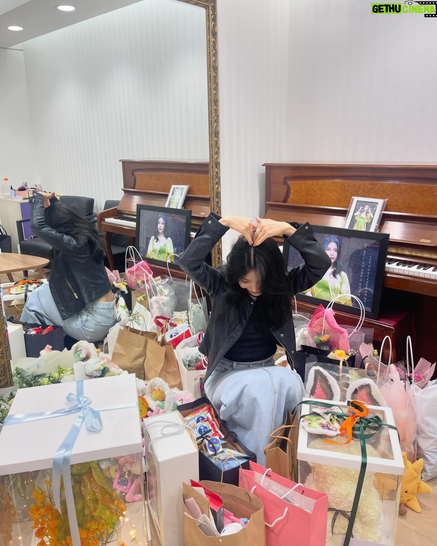 Solar Instagram - 노트르담 드 파리 서울공연이 막을 내렸어요😭 모두 너무나 감사합니다🙇🏻♀️ 무무들 고마워🫶🏼