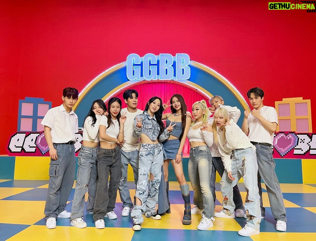 Solar Instagram - mamamoo+ 첫번째 싱글앨범활동 1주 참 짧았지만 즐거웠어요😭 함께해준 모든 분들과 무무들까지 사랑합니다❤️
