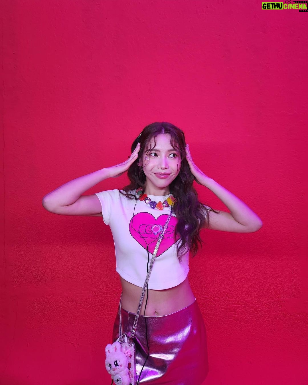 Solar Instagram - MAMAMOO+ "GGBB" 오늘도 첫방💕 같이 들을래?