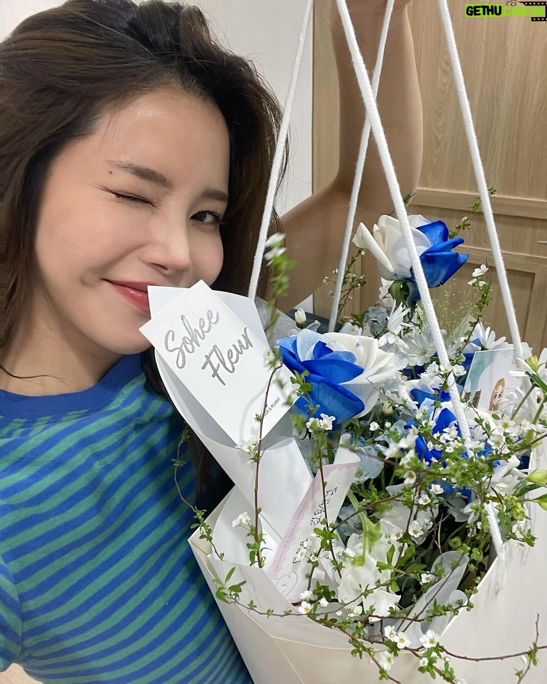 Solar Instagram - “노트르담드파리” 오늘 첫공했어요! 많은 분들이 응원해주셔서 정말 감사합니다ㅠㅠ 함께해주신 모든 분들이 너무 따수웠어요 많이 부족하지만 열심히 하겠습니다✊🏼✊🏼얏호