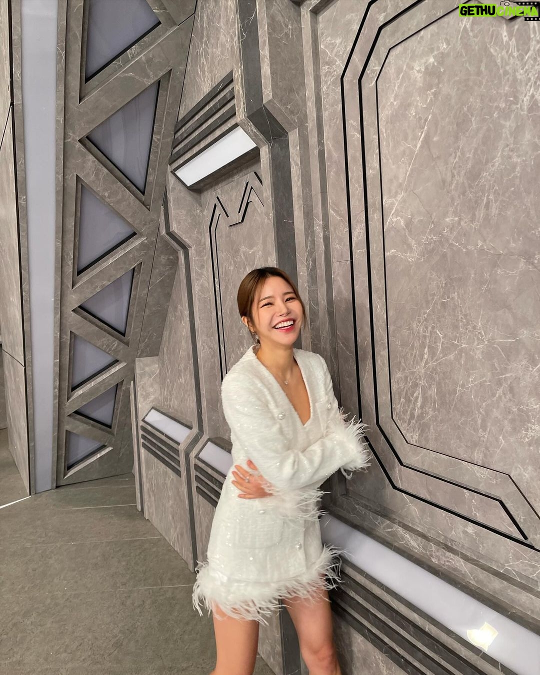 Solar Instagram - 오늘 맥미남 첫방하는 날🎂 반전의 반전의 반전의 연속ㅋㅋ