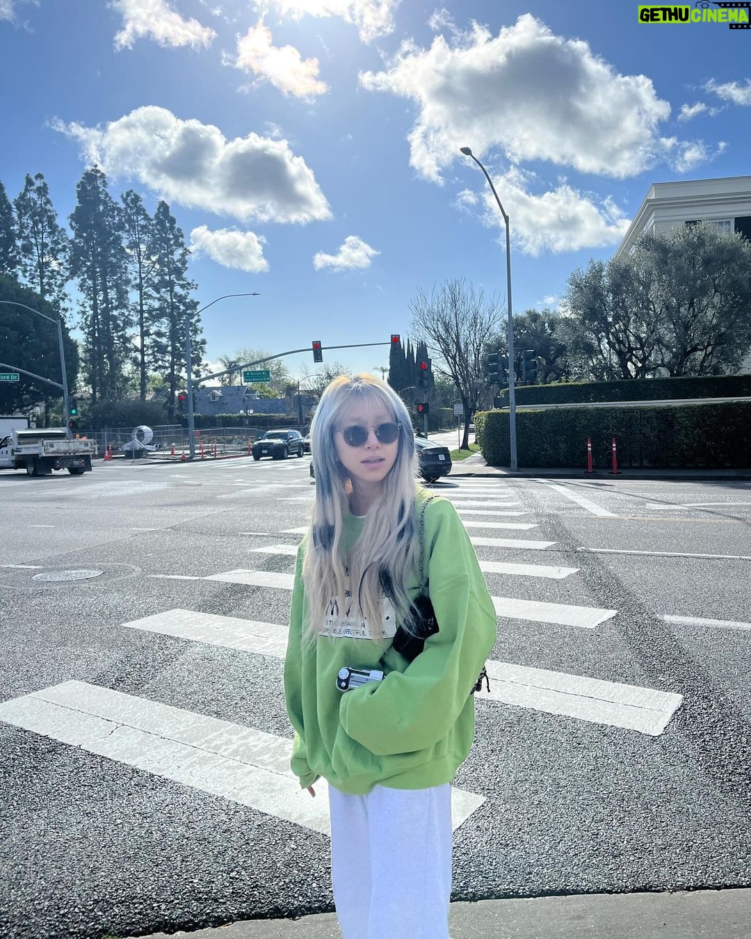 Son Chae-young Instagram - 2023년 재밌는거 많이 한거같은데 2024년엔 더 많이 해보까? ★彡*・゜゚・*:.。..。.:*・'(*゚▽゚*)'・*:.。. .。.:*・゜゚・*★彡