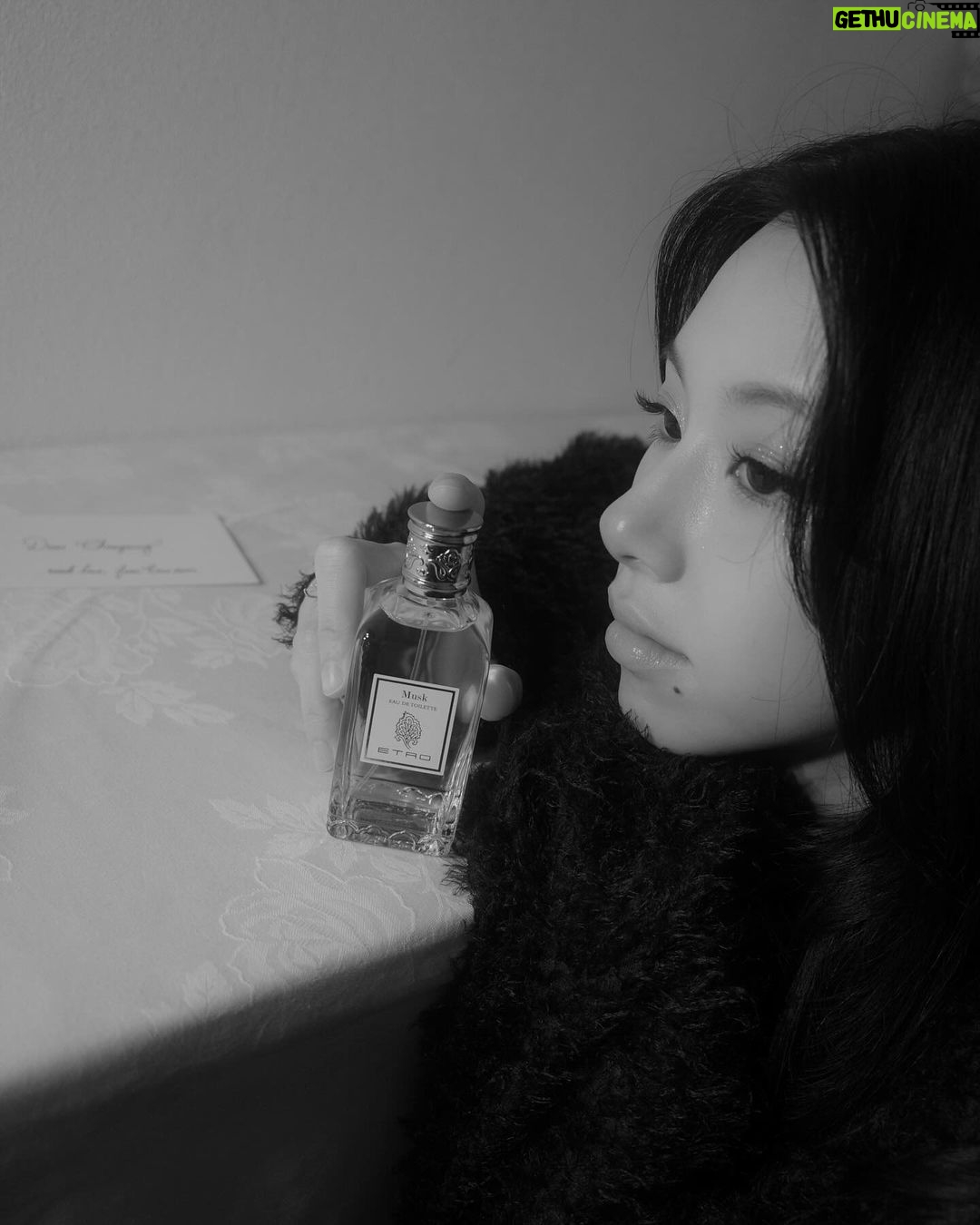 Son Chae-young Instagram - I love this scent #EtroMusk #PR #JAPAN @etro