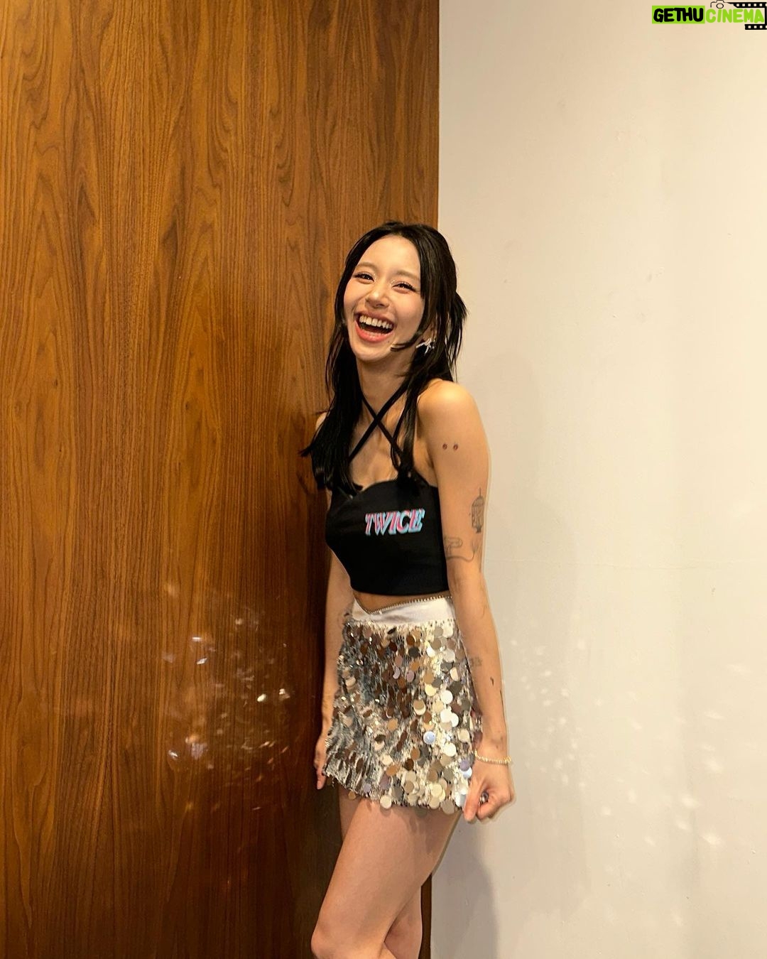 Son Chae-young Instagram - Thank u London🖤🪽