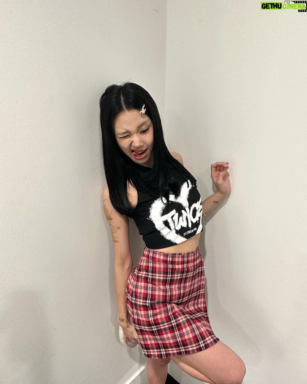 Son Chae-young Instagram - Thank u London🖤🪽
