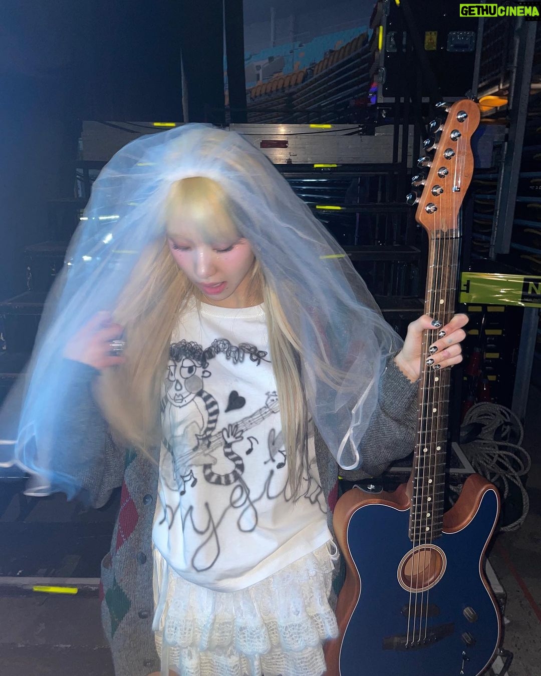 Son Chae-young Instagram - 내 기타🎸🍓👰🏼♀️*・゜゚・*:.。..。.:*・'(*゚▽゚*)'・*:.。. .。.:*・゜゚・*내 이름 불러줘서 고마워요💫