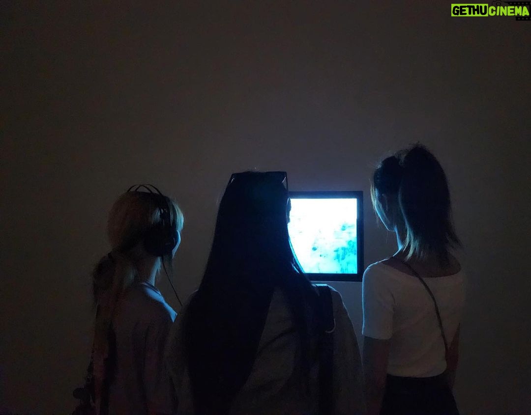Son Chae-young Instagram - We're always looking at the same thing!