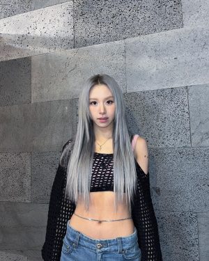 Son Chae-young Instagram - 이번주에 만나-!