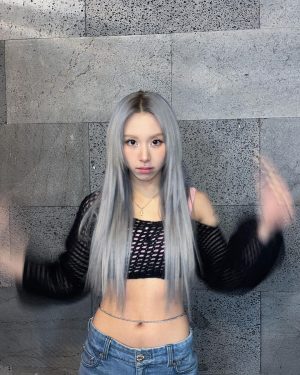 Son Chae-young Instagram - 이번주에 만나-!