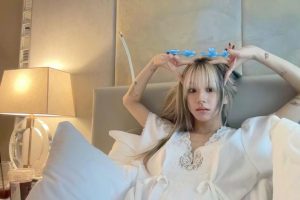 Son Chae-young Instagram - I'm bored when I wake up early🐠