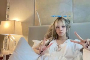 Son Chae-young Instagram - I'm bored when I wake up early🐠