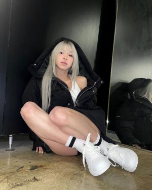 Son Chae-young Instagram - #광고 #캘빈클라인 #mycalvins #캘빈클라인풋웨어