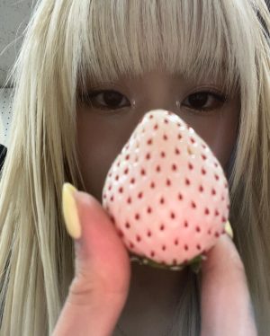 Son Chae-young Instagram - 삶이 평탄하면 재미가없지
2023년엔 어떤 일들이 펼쳐질지 기대하며 재미있게 행복하게 살아볼게요ᕦ(ò_óˇ)ᕤ
2022년 고생 많으셨습니다. 사랑해요*･゜ﾟ･*:.｡..｡.:*･'(*ﾟ▽ﾟ*)'･*:.｡. .｡.:*･゜ﾟ･*