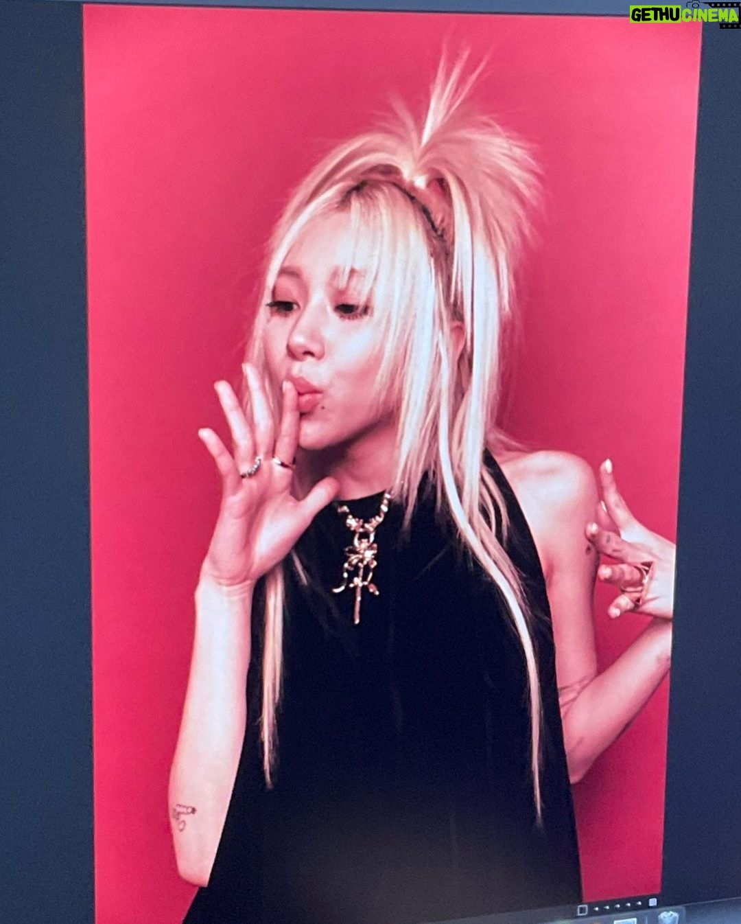 Son Chae-young Instagram - ・:*+.free.99.:+*•