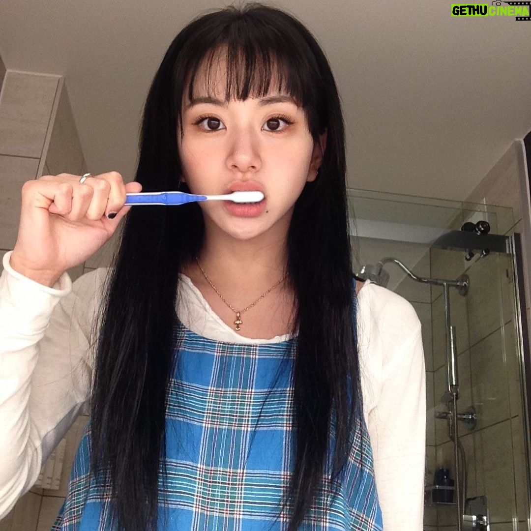 Son Chae-young Instagram - Strawberry these days.(?)