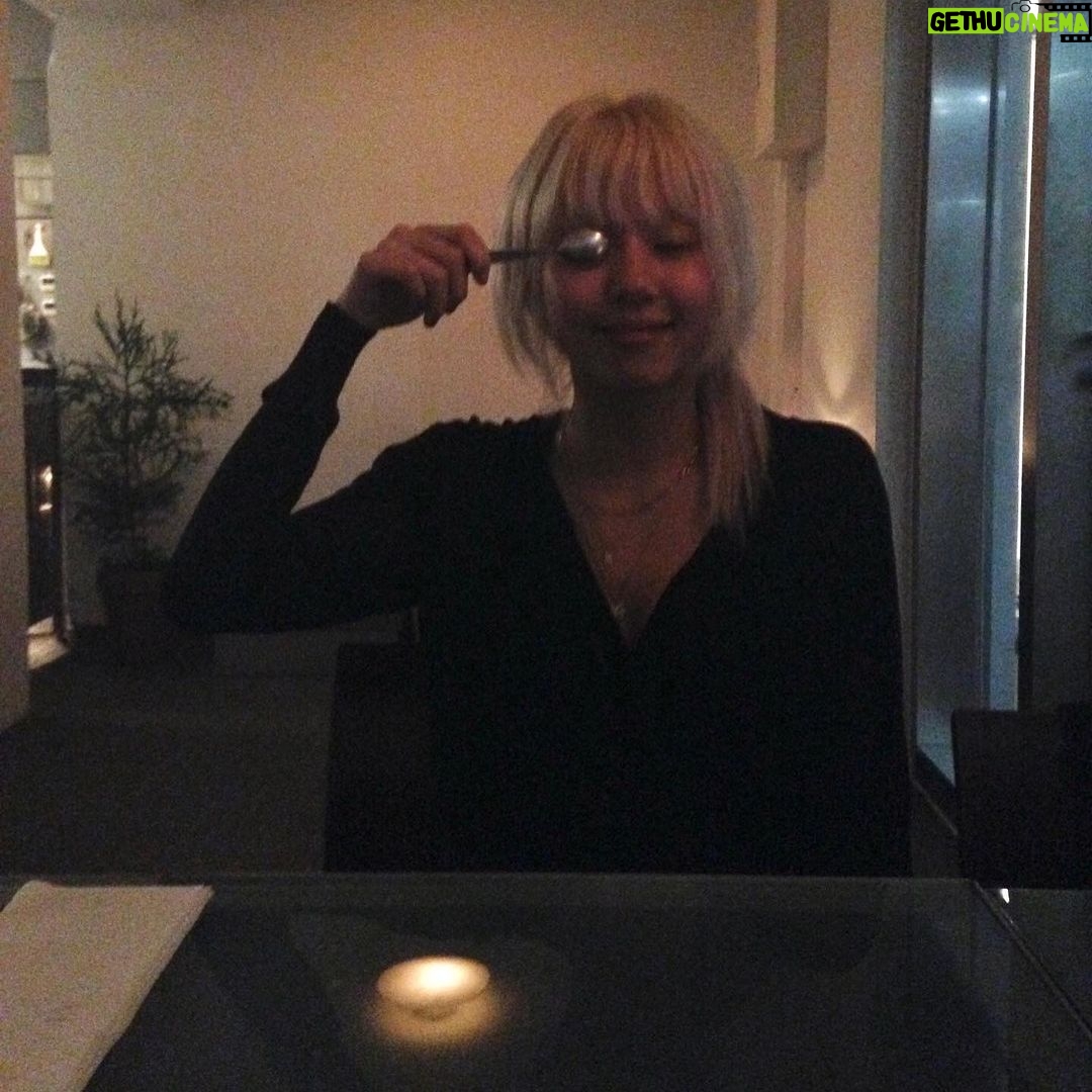 Son Chae-young Instagram - 겨울이 오고이써 딸기산타 먹을준비해*・゜゚・*:.。..。.:*・'(*゚▽゚*)'・*:.。. .。.:*・゜゚・*