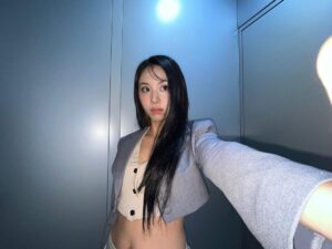 Son Chae-young Instagram - 들려줘 우