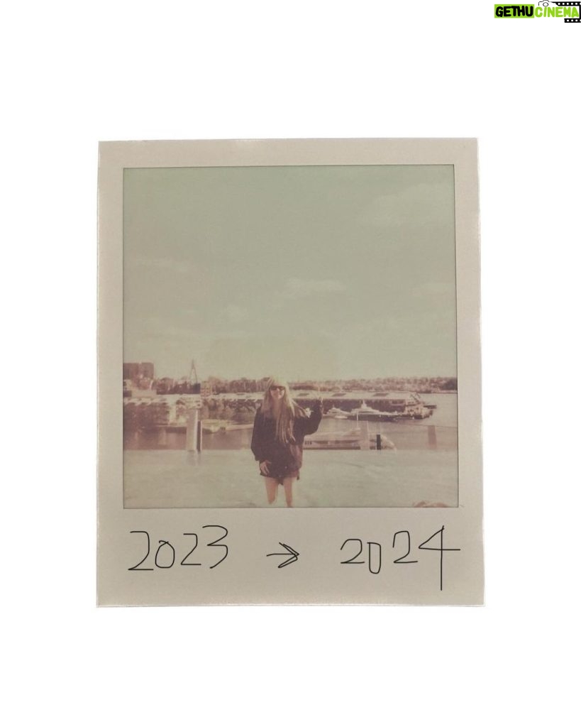 Son Chae-young Instagram - 2023년 재밌는거 많이 한거같은데 2024년엔 더 많이 해보까? ★彡*･゜ﾟ･*:.｡..｡.:*･'(*ﾟ▽ﾟ*)'･*:.｡. .｡.:*･゜ﾟ･*★彡