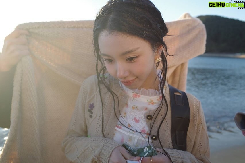 Son Chae-young Instagram - I GOT YOU *・゜゚・*:.。..。.:*・'(*゚▽゚*)'・*:.。. .。.:*・゜゚・*많이많이 사랑해주세요