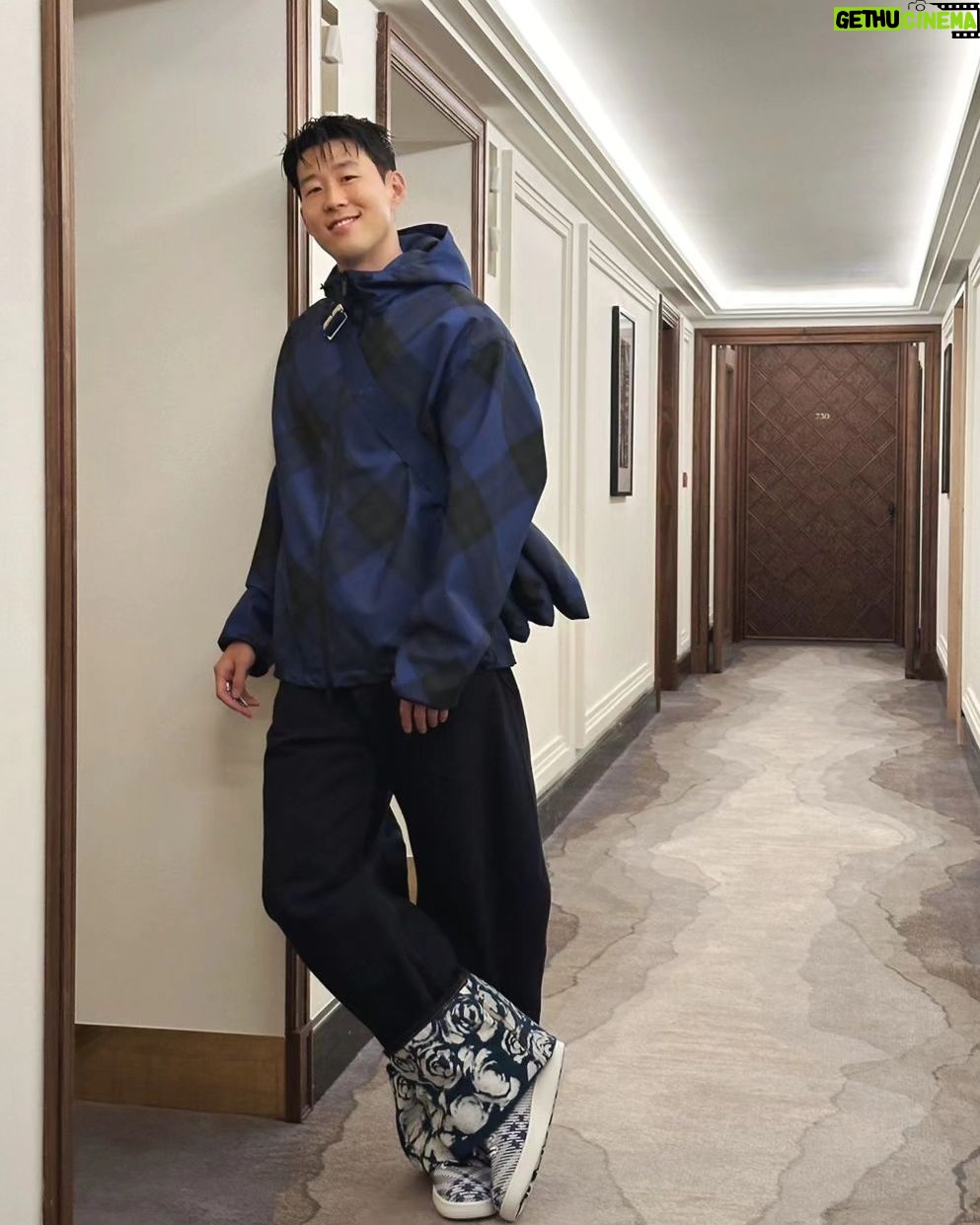 Son Heung-min Instagram - Resting and recovering, ready to go again soon ⚽️ @burberry #burberry