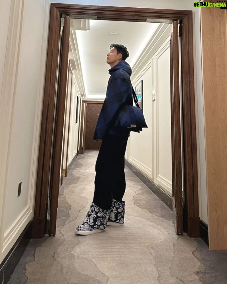 Son Heung-min Instagram - Resting and recovering, ready to go again soon ⚽️ @burberry #burberry