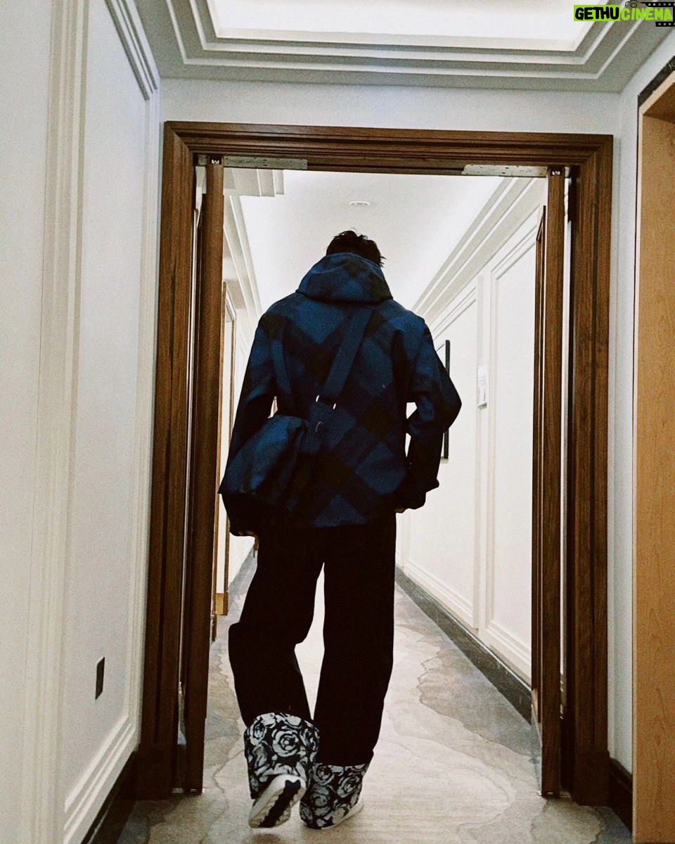 Son Heung-min Instagram - Resting and recovering, ready to go again soon ⚽️ @burberry #burberry