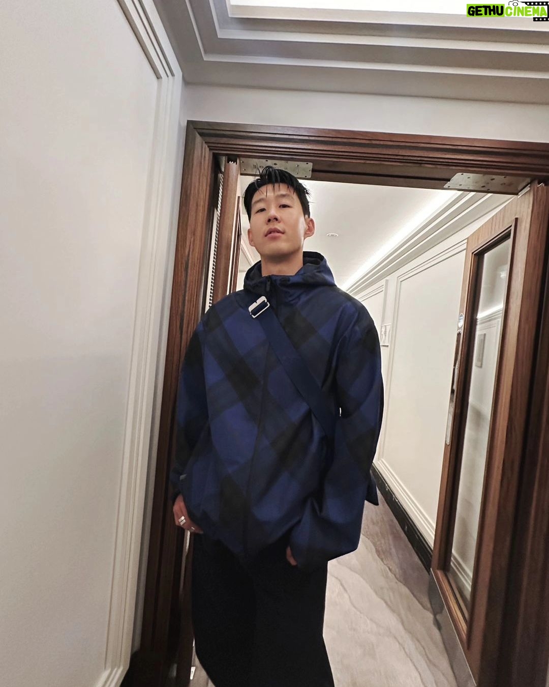 Son Heung-min Instagram - Resting and recovering, ready to go again soon ⚽️ @burberry #burberry