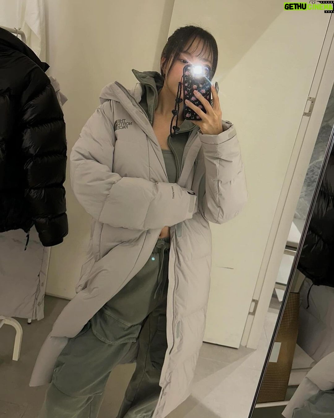 Son Na-eun Instagram - 청송 아이스 클라이밍 월드컵 출전하시는 모든 선수분들을 응원합니다!! @thenorthface_kr 🩶