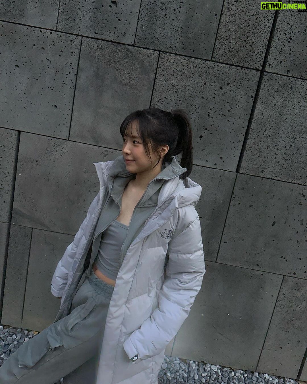 Son Na-eun Instagram - 청송 아이스 클라이밍 월드컵 출전하시는 모든 선수분들을 응원합니다!! @thenorthface_kr 🩶