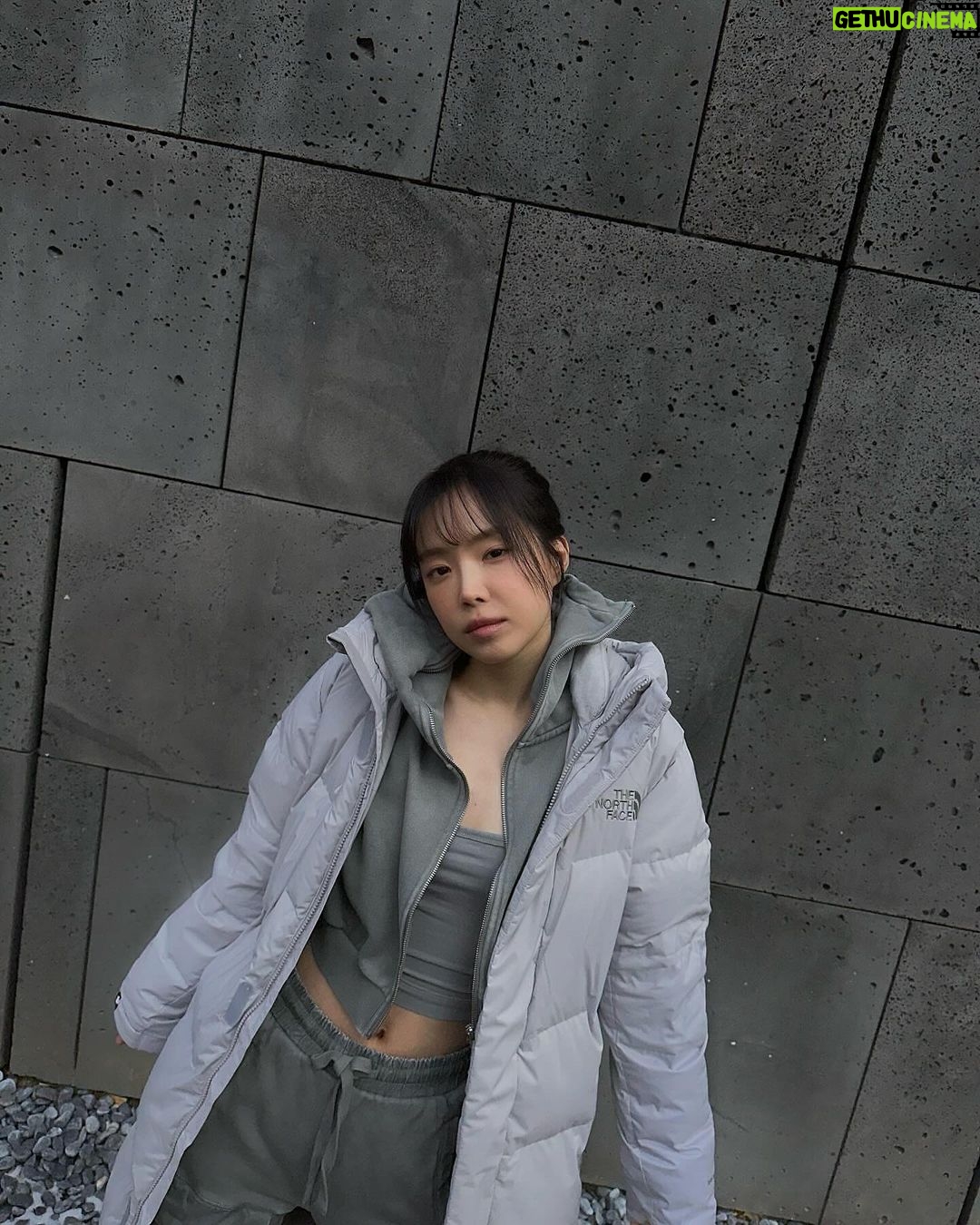 Son Na-eun Instagram - 청송 아이스 클라이밍 월드컵 출전하시는 모든 선수분들을 응원합니다!! @thenorthface_kr 🩶