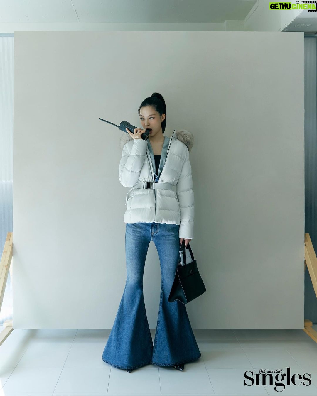 Son Na-eun Instagram - @singlesmagazine @thenorthface @thenorthface_kr