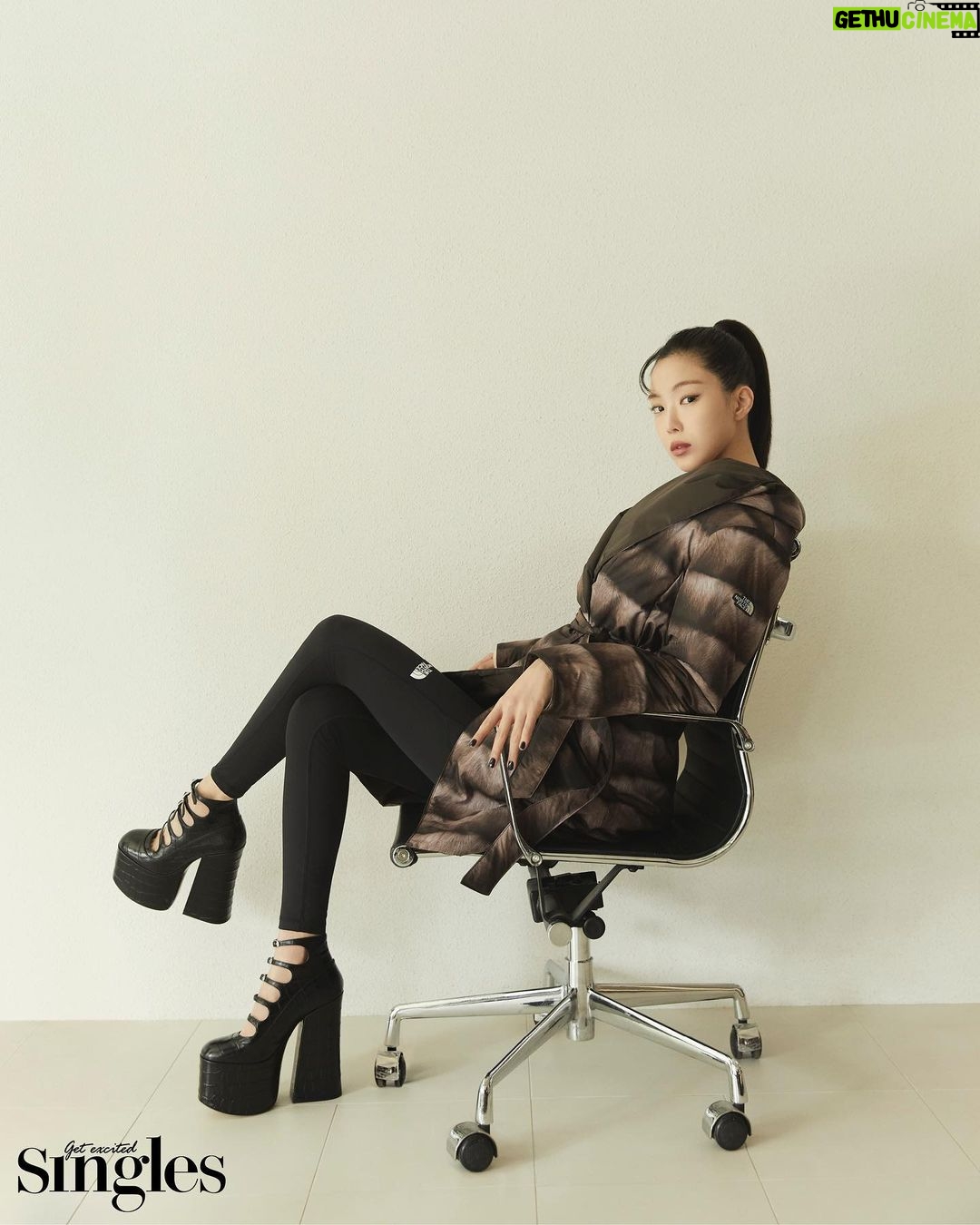 Son Na-eun Instagram - @singlesmagazine @thenorthface @thenorthface_kr