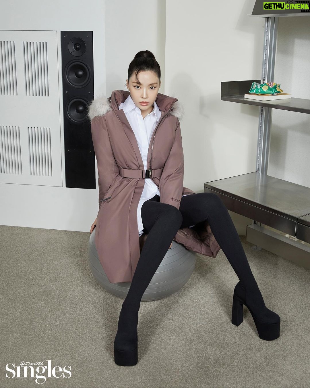 Son Na-eun Instagram - @singlesmagazine @thenorthface @thenorthface_kr