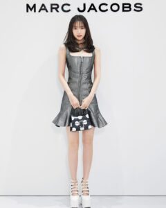 Son Na-eun Instagram - @marcjacobs #마크제이콥스 #marcjacobs 💃