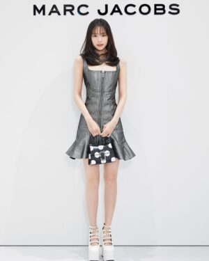 Son Na-eun Instagram - @marcjacobs #마크제이콥스 #marcjacobs 💃