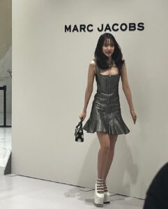 Son Na-eun Instagram - @marcjacobs #마크제이콥스 #marcjacobs 💃