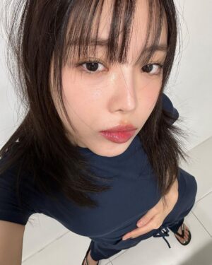 Son Na-eun Instagram - 🧢